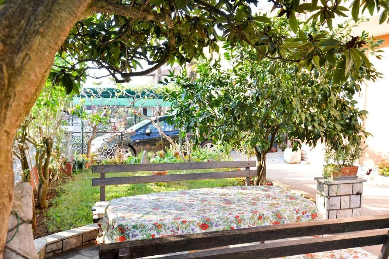 Aleks House With Apartments Umag Guest house
