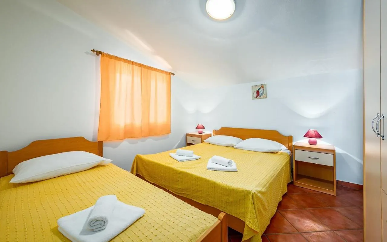 Aleks House With Apartments Umag 3*,
