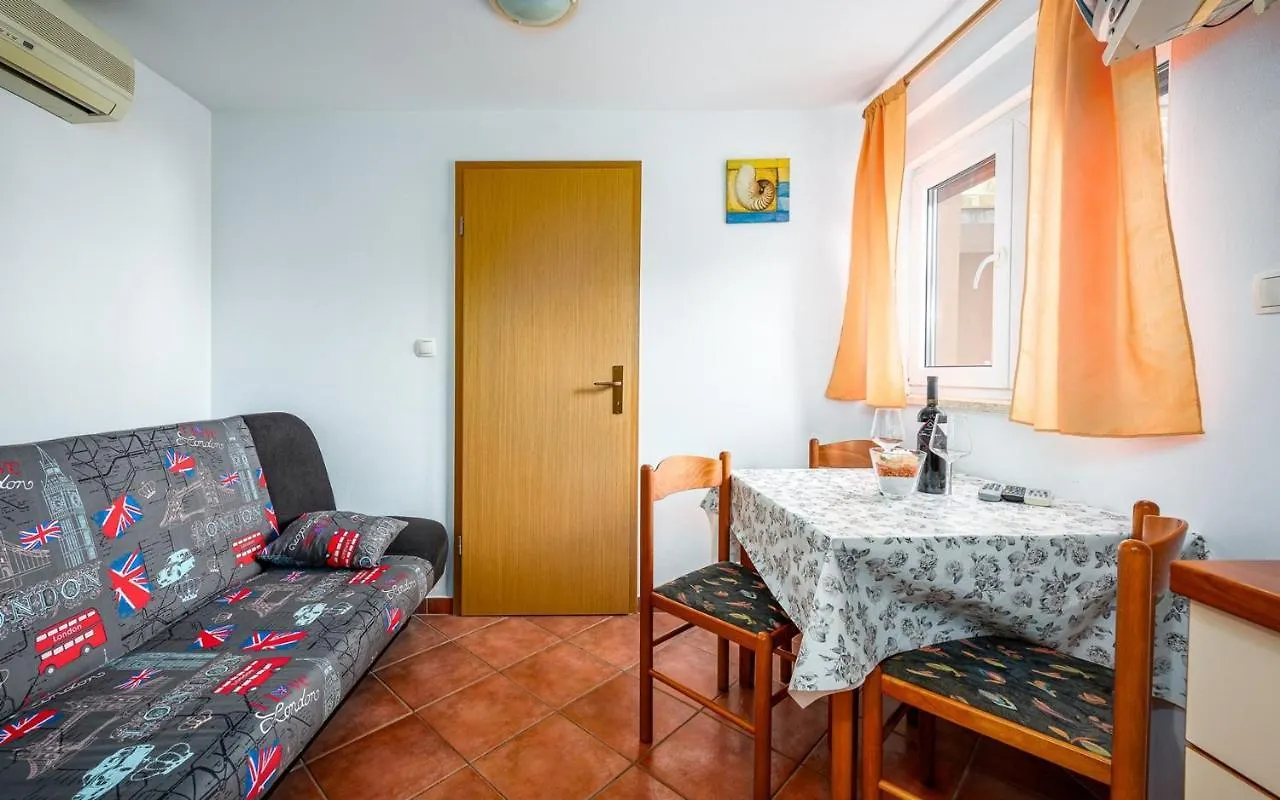 Guest house Aleks House With Apartments Umag