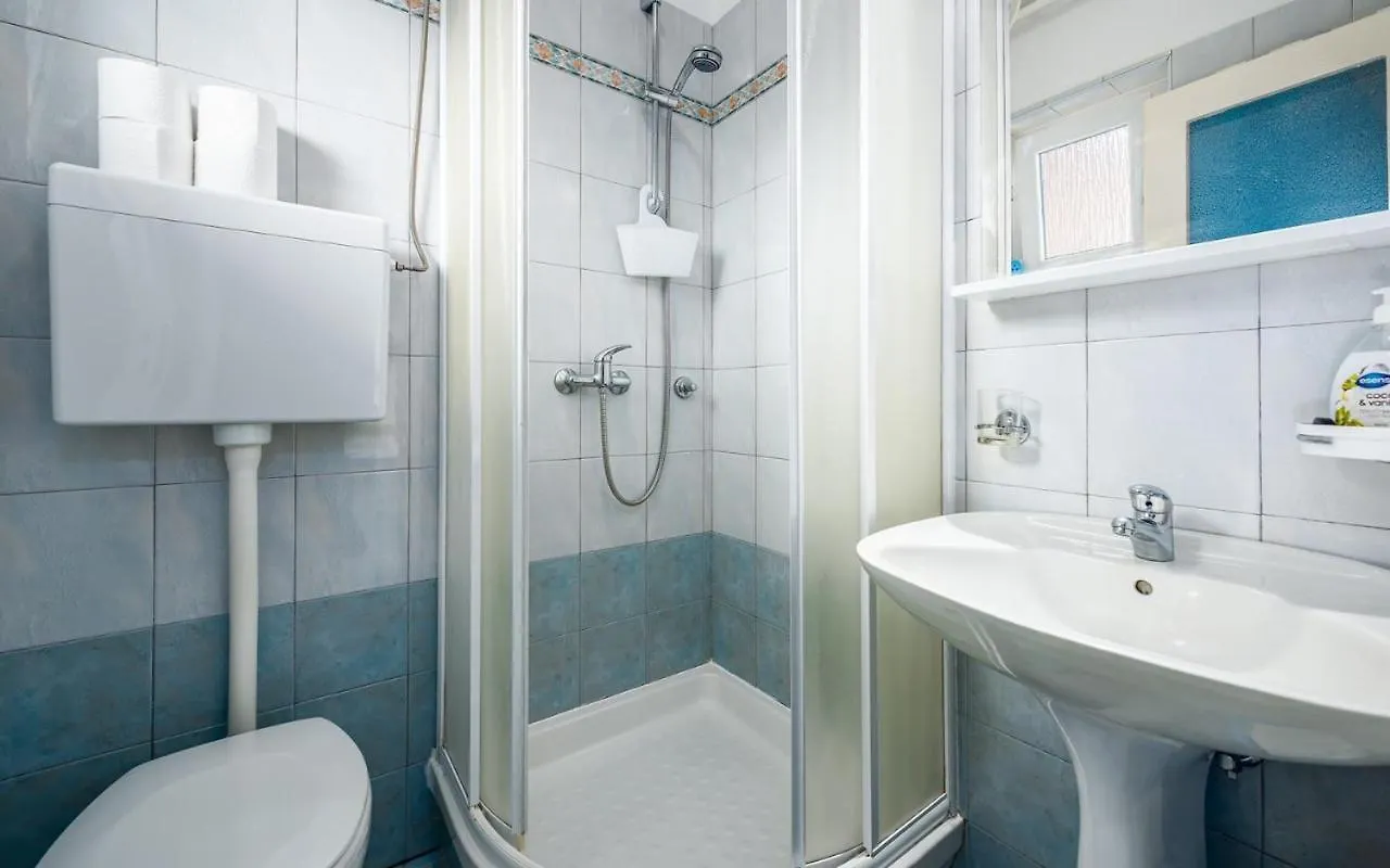 Guest house Aleks House With Apartments Umag