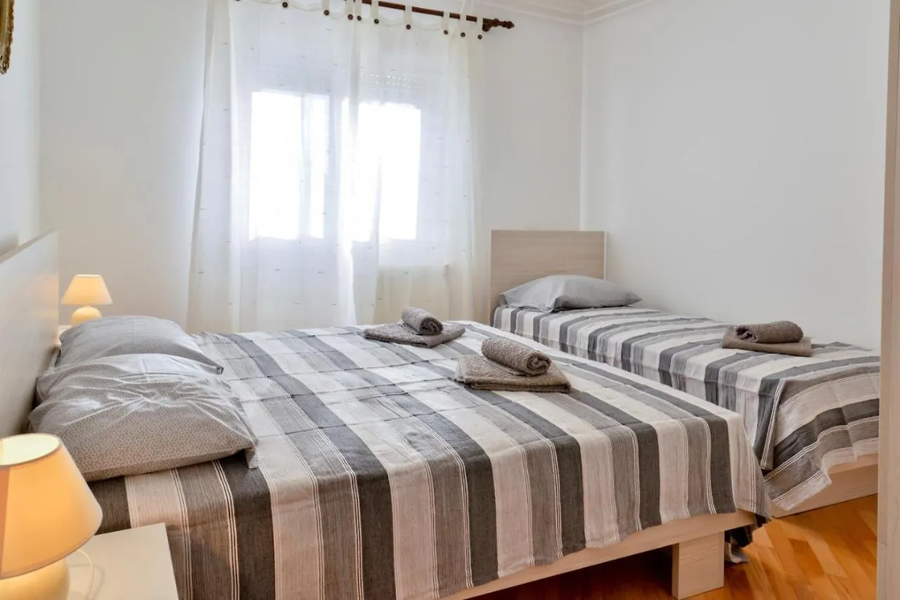 Guest house Aleks House With Apartments Umag