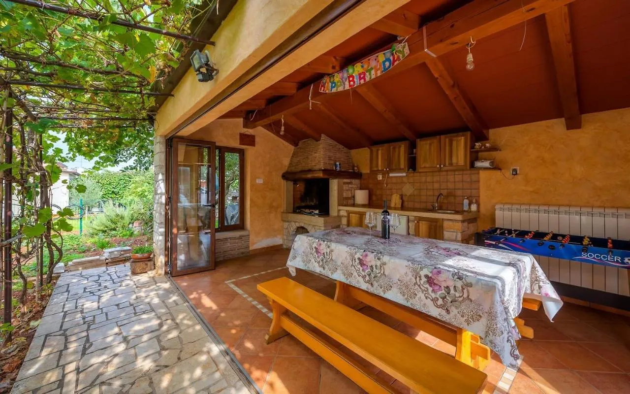 Aleks House With Apartments Umag