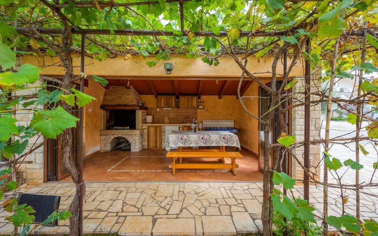 Aleks House With Apartments Umag Croatia
