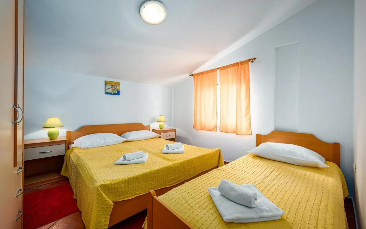 Guest house Aleks House With Apartments Umag